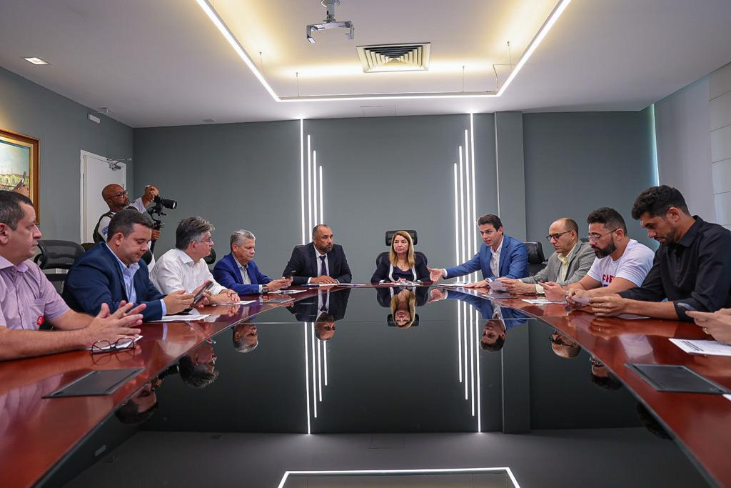 Iracema Vale discute movimento “Sem FPM não dá” com comitiva de prefeitos Iracema Vale discute movimento “Sem FPM não dá” com comitiva de prefeitos