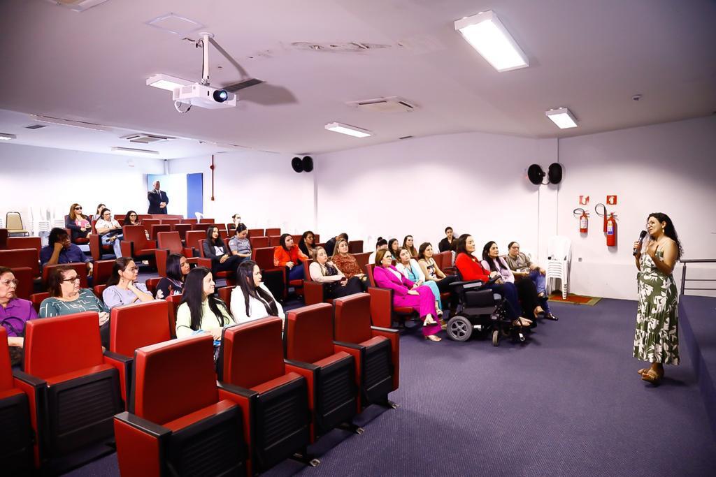 Agosto Lilás: Escola do Legislativo promove palestra “Todas temos uma história para contar”