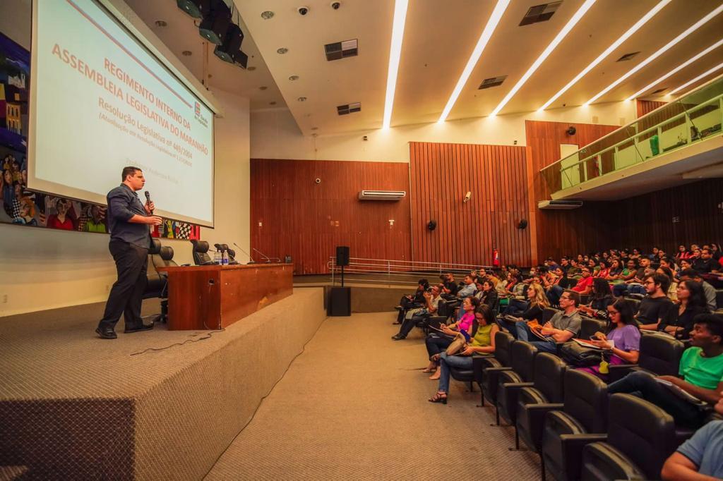 Alema realiza curso de Regimento Interno e Estatuto do Servidor a candidatos do concurso da Casa Alema realiza curso de Regimento Interno e Estatuto do Servidor a candidatos do concurso da Casa