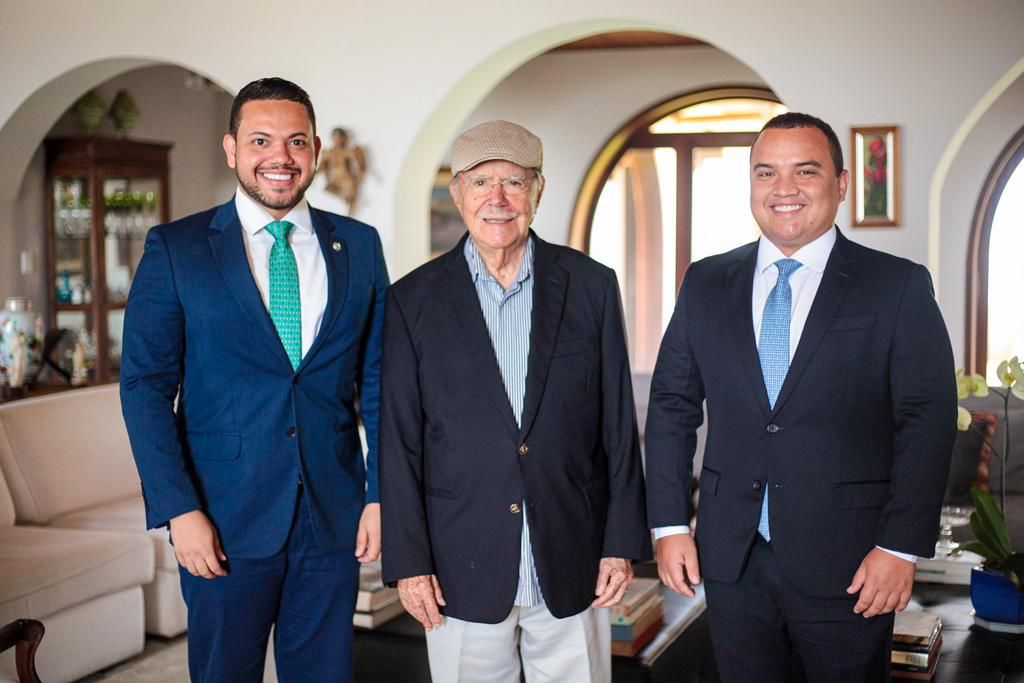 Octávio Soeiro e Nato Júnior fazem uma visita de cortesia ao ex-presidente José Sarney