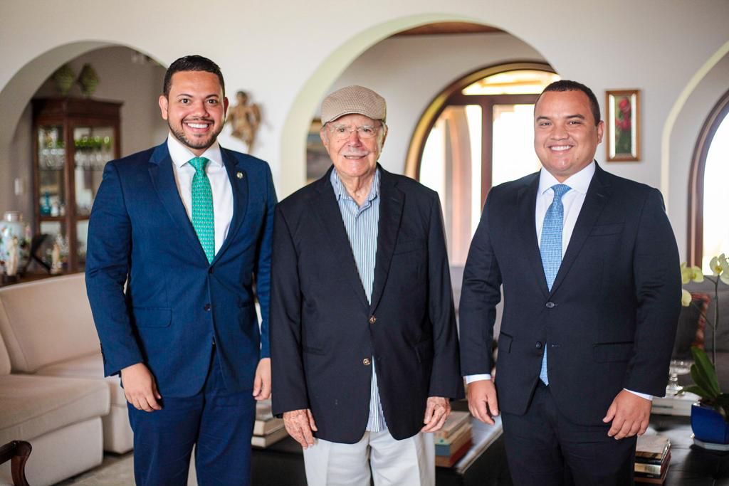 Octávio Soeiro e Nato Júnior fazem uma visita de cortesia ao ex-presidente José Sarney Octávio Soeiro e Nato Júnior fazem uma visita de cortesia ao ex-presidente José Sarney
