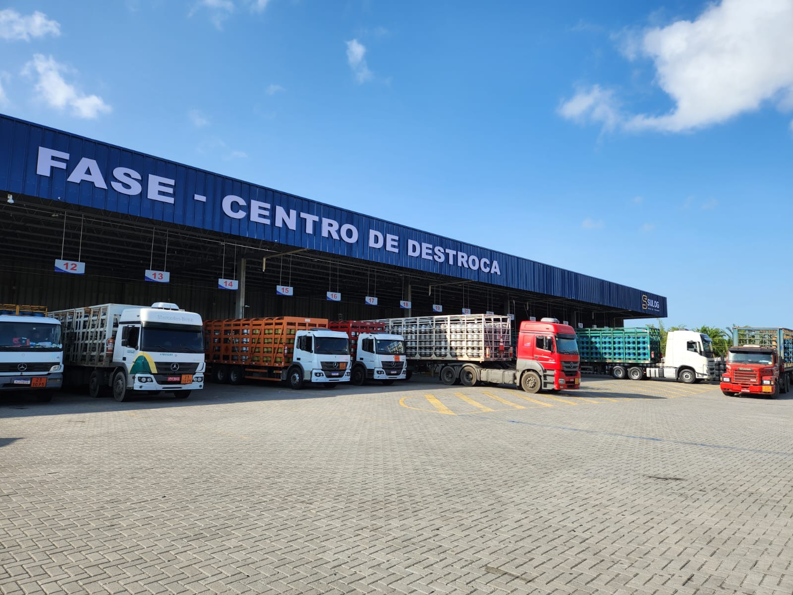 Automação de destroca de botijões de gás reduz carga de trabalho dos caminhoneiros no Porto de Suape Automação de destroca de botijões de gás reduz carga de trabalho dos caminhoneiros no Porto de Suape