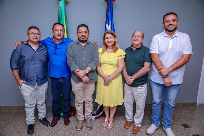Iracema Vale recebe comitiva para discutir preparativos do Festejo de São Raimundo Nonato dos Mulundus Iracema Vale recebe comitiva para discutir preparativos do Festejo de São Raimundo Nonato dos Mulundus
