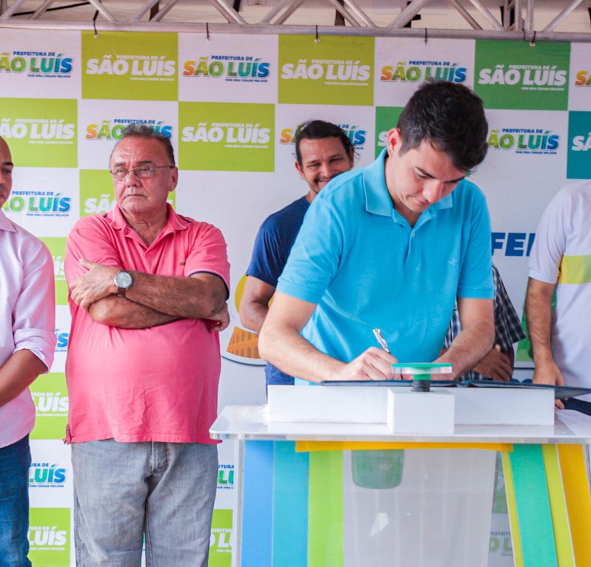 Fernando Braide acompanha início das obras do Programa Asfalto Novo no Residencial Luiz Bacelar