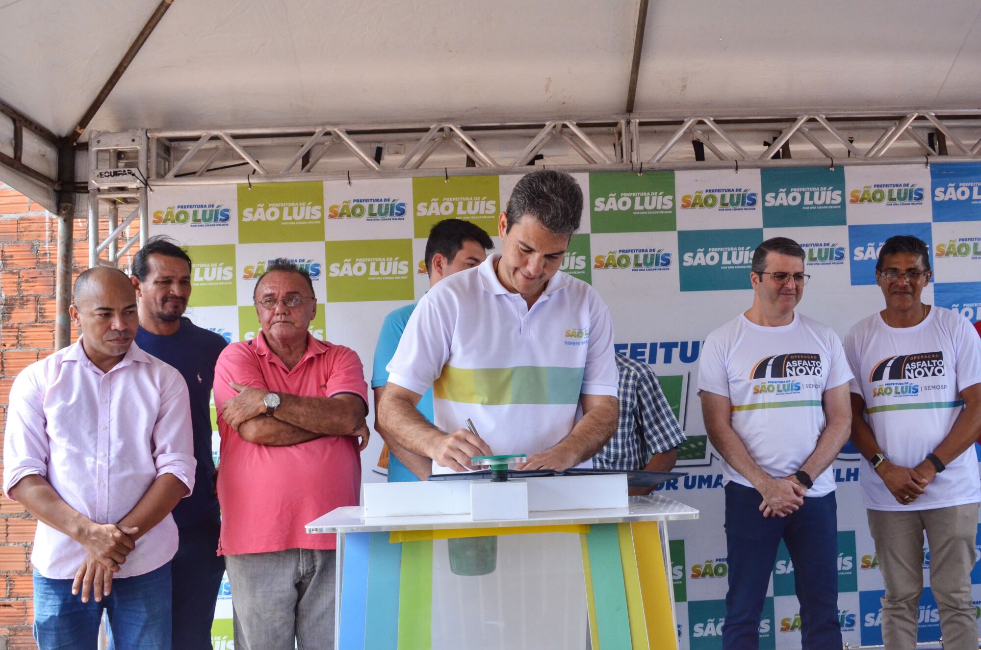 Com ‘Asfalto Novo’, prefeito Eduardo Braide leva pavimentação a todas as ruas do Residencial Luiz Bacelar Com ‘Asfalto Novo’, prefeito Eduardo Braide leva pavimentação a todas as ruas do Residencial Luiz Bacelar