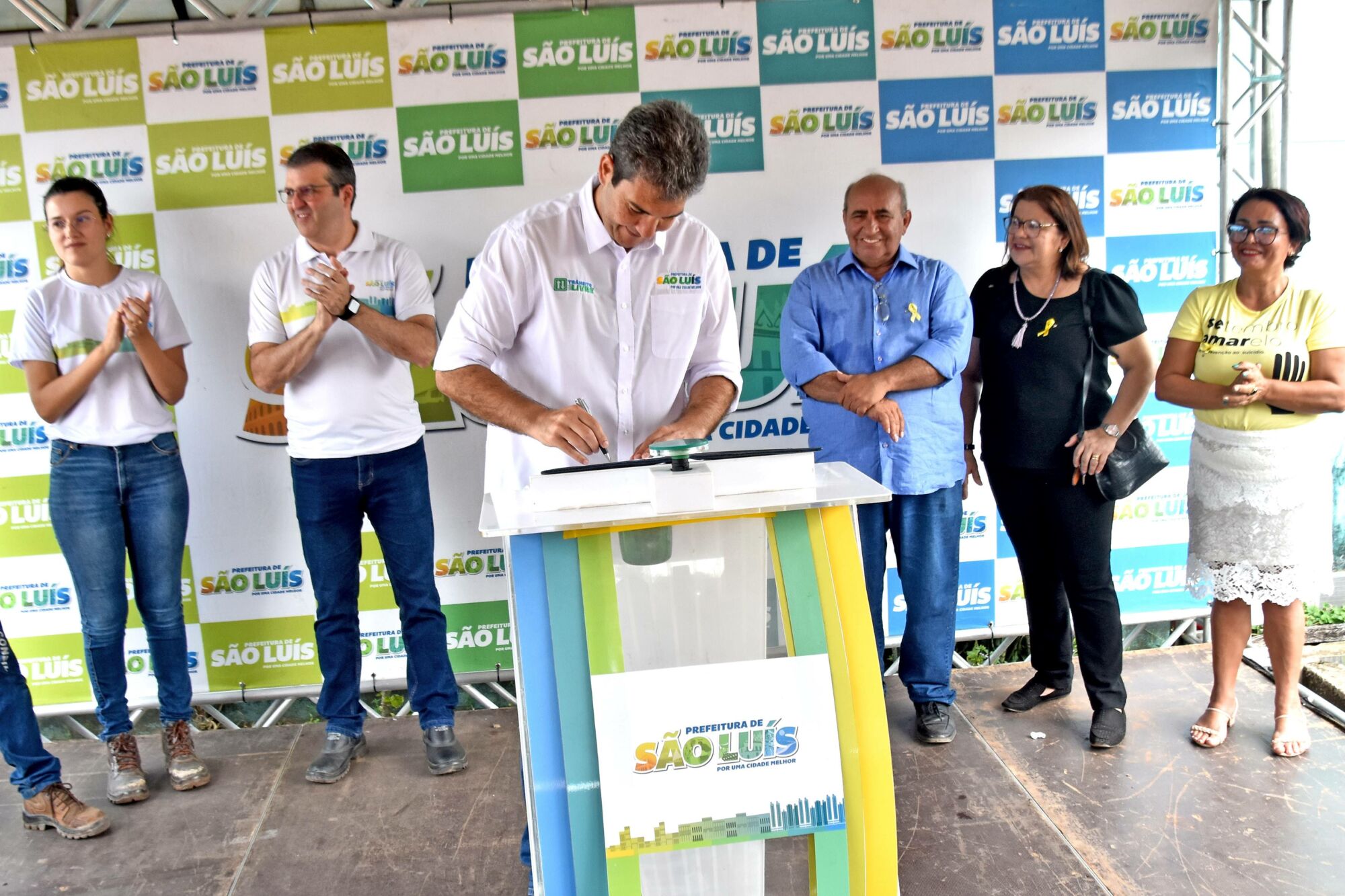 Prefeito Eduardo Braide inicia obras de pavimentação no São Cristóvão com programa ‘Asfalto Novo’ Prefeito Eduardo Braide inicia obras de pavimentação no São Cristóvão com programa ‘Asfalto Novo’