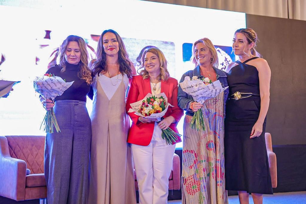 Iracema Vale e Luzenice Macedo representam o Poder Legislativo no Fórum da Mulher Empresária Iracema Vale e Luzenice Macedo representam o Poder Legislativo no Fórum da Mulher Empresária
