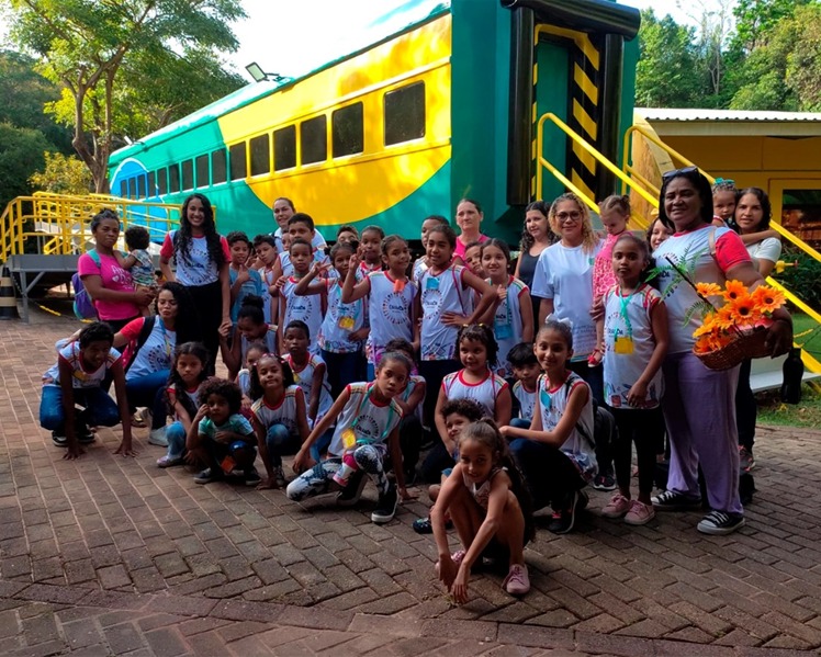 Ciranda da Educação realiza piquenique em comemoração ao Dia da Árvore