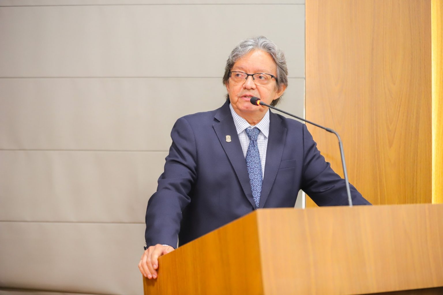 Gutemberg Araújo propõe obrigatoriedade de fornecimento de embalagens para retirada dos produtos comercializados em shoppings de São Luís Gutemberg Araújo propõe obrigatoriedade de fornecimento de embalagens para retirada dos produtos comercializados em shoppings de São Luís