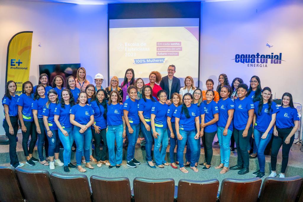 Iracema Vale prestigia aula inaugural da primeira turma de mulheres da Escola de Eletricistas da Equatorial Iracema Vale prestigia aula inaugural da primeira turma de mulheres da Escola de Eletricistas da Equatorial