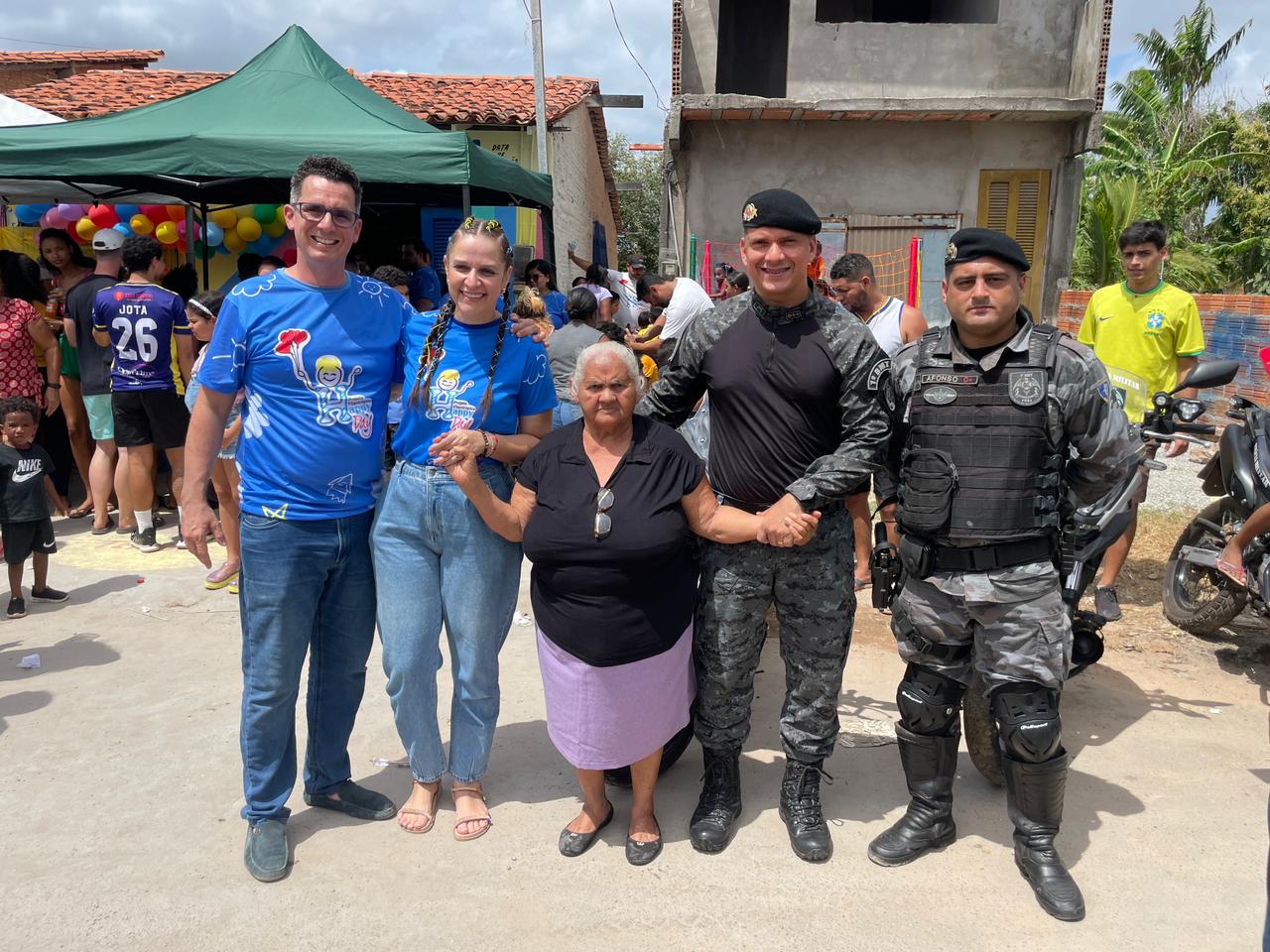 VISITAÇÃO DOS POLICIAIS DO 1° BMT NA “ESCOLA COMUNITÁRIA CRISTO REI”, LOCALIZADA NO BAIRRO DO SÁ VIANA, PARA COMEMORAR O DIA DAS CRIANÇAS VISITAÇÃO DOS POLICIAIS DO 1° BMT NA “ESCOLA COMUNITÁRIA CRISTO REI”, LOCALIZADA NO BAIRRO DO SÁ VIANA, PARA COMEMORAR O DIA DAS CRIANÇAS