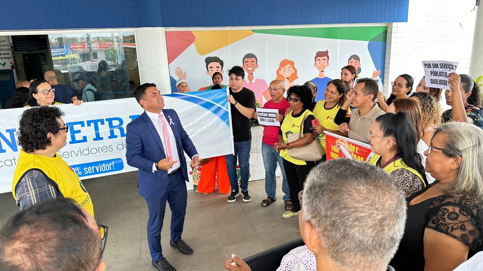 “Essa luta é nossa”, diz deputado Wellington ao parabenizar o governo por reajuste de 11% a servidores públicos e aposentados “Essa luta é nossa”, diz deputado Wellington ao parabenizar o governo por reajuste de 11% a servidores públicos e aposentados