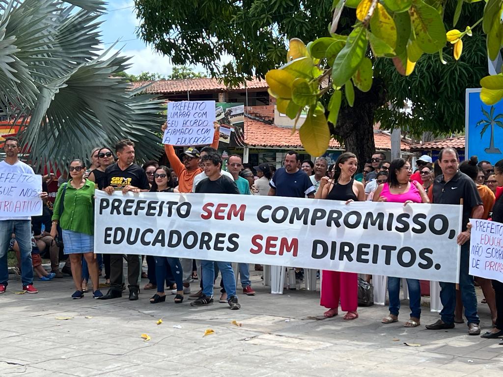 Professores de Barreirinhas realizam manifestação pacífica e exigem que prefeito cumpra acordo