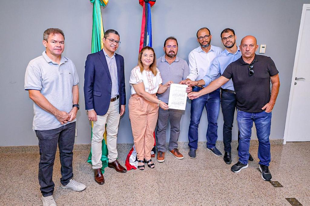 Iracema Vale se reúne com representantes do ciclismo, triathlon e corredores de rua de São Luís Iracema Vale se reúne com representantes do ciclismo, triathlon e corredores de rua de São Luís