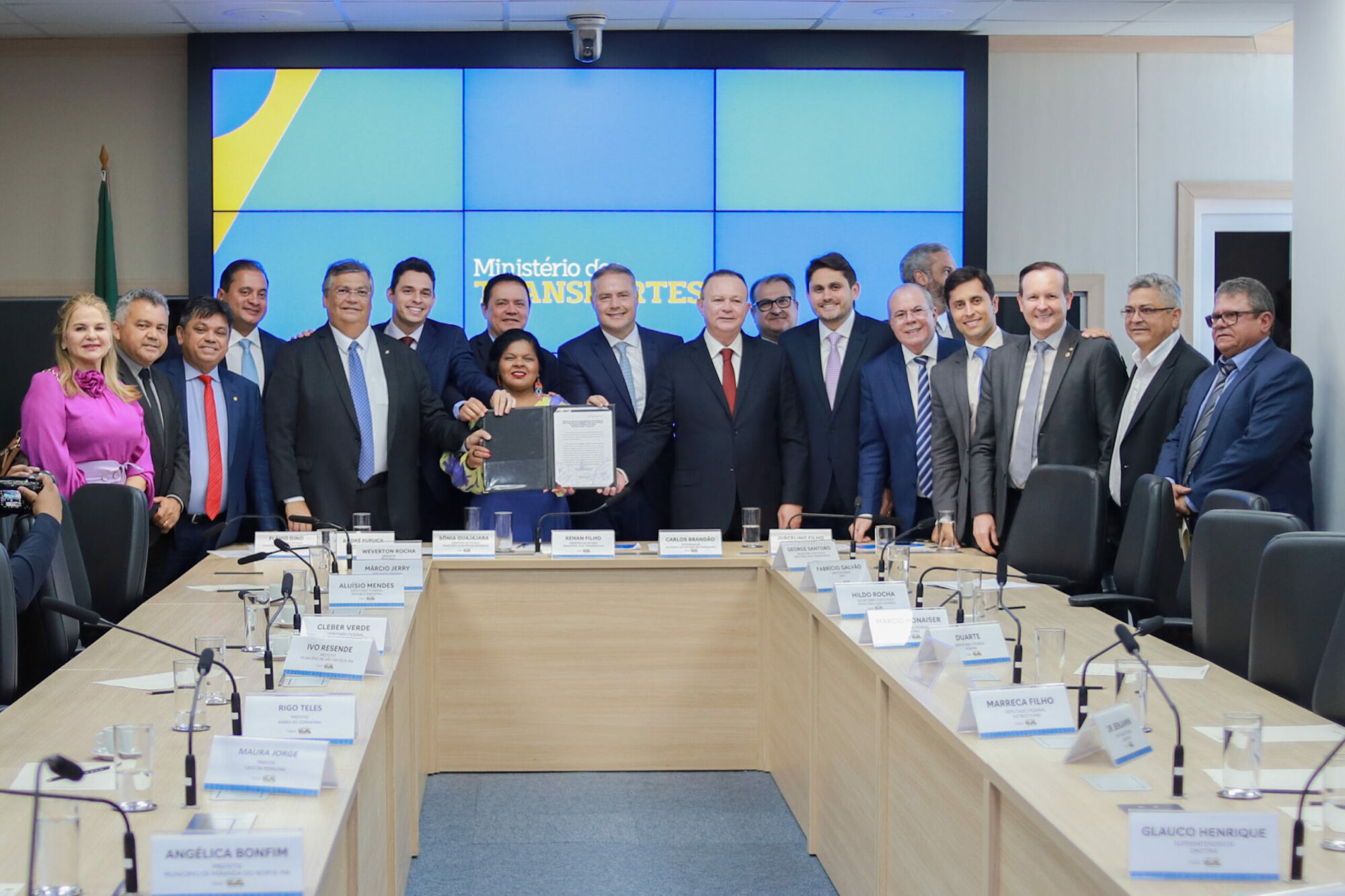 Brandão participa de assinatura de OS para restauração de trecho da BR-135 Brandão participa de assinatura de OS para restauração de trecho da BR-135