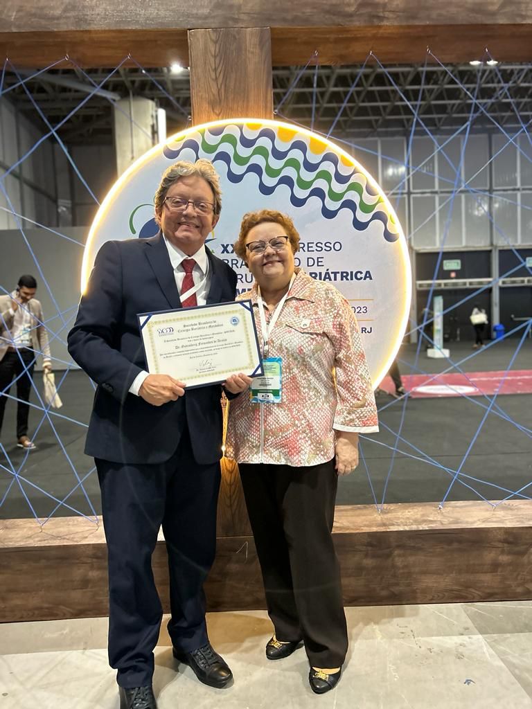 Dr. Gutemberg recebe homenagem no XXIII Congresso Brasileiro de Cirurgia Bariátrica e Metabólica