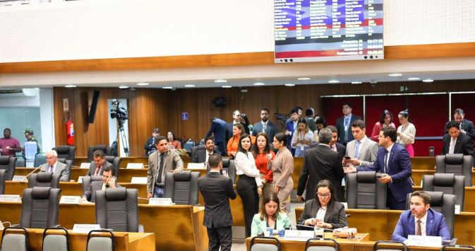Assembleia aprova pedido do governo para contrair empréstimo de R$ 350 milhões Assembleia aprova pedido do governo para contrair empréstimo de R$ 350 milhões