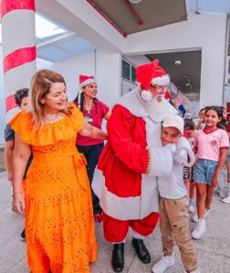 Esposas de Deputados promovem manhã natalina para alunos de creche-escola e do programa Sol Nascente Esposas de Deputados promovem manhã natalina para alunos de creche-escola e do programa Sol Nascente