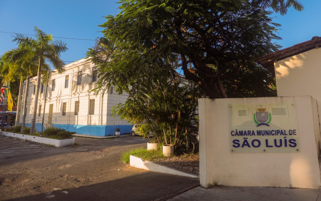 Vereadores derrubam seis vetos da prefeitura a projetos de lei Vereadores derrubam seis vetos da prefeitura a projetos de lei