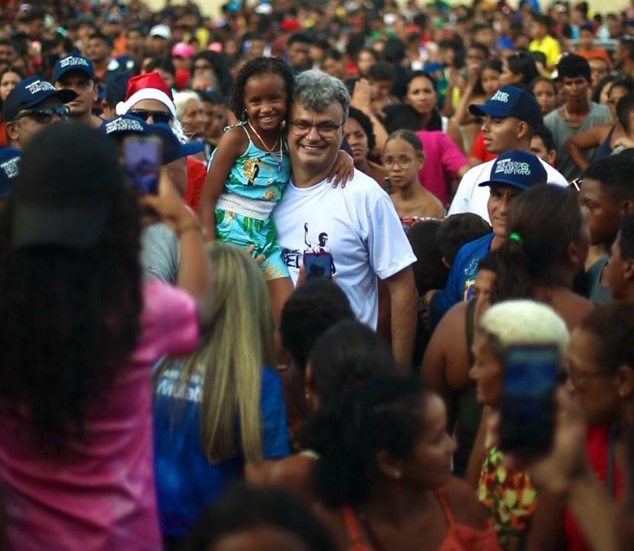 Milhares de ribamarenses festejam o Natal do Povo com Guilherme Mulato
