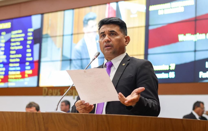 Deputado Wellington denuncia péssimas condições dos ferryboats, filas quilométricas e cobra esclarecimentos à EMAP Deputado Wellington denuncia péssimas condições dos ferryboats, filas quilométricas e cobra esclarecimentos à EMAP