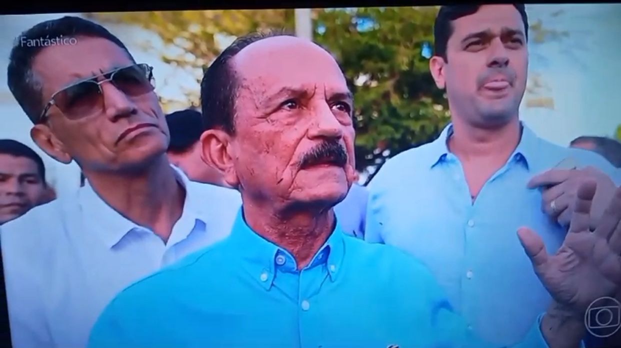 Deu no Fantástico – Gestão de Dr. Julinho frauda números e não diz para onde foi verba de R$ 32 mi destinada à Educação Deu no Fantástico – Gestão de Dr. Julinho frauda números e não diz para onde foi verba de R$ 32 mi destinada à Educação