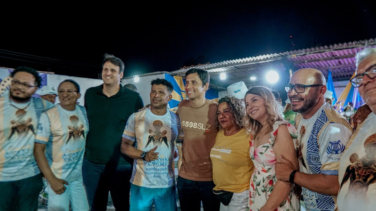 Duarte destina R$ 1 milhão para escolas de samba de São Luís Duarte destina R$ 1 milhão para escolas de samba de São Luís