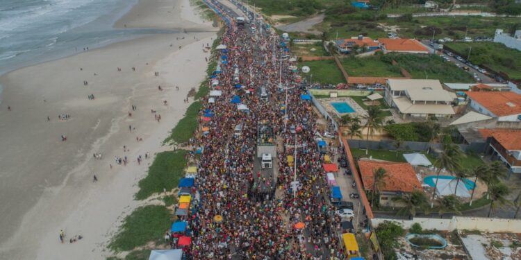 Folia de pré-Carnaval ocorre neste domingo na Avenida Litorânea; veja a programação Folia de pré-Carnaval ocorre neste domingo na Avenida Litorânea; veja a programação