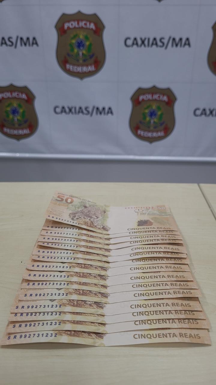Em Caxias, dois homens são presos com dinheiro falso