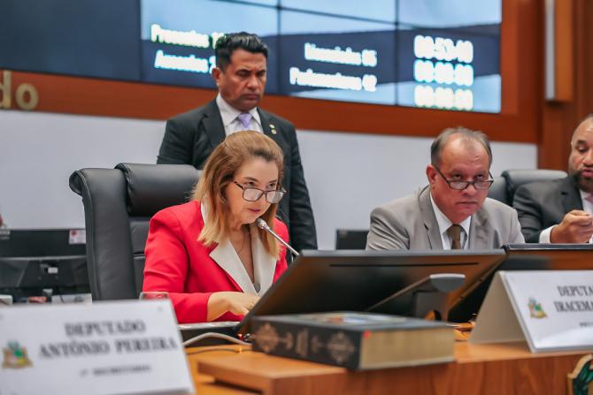 Iracema Vale confirma prorrogação do prazo para emissão sem reajuste do licenciamento de veículos Iracema Vale confirma prorrogação do prazo para emissão sem reajuste do licenciamento de veículos