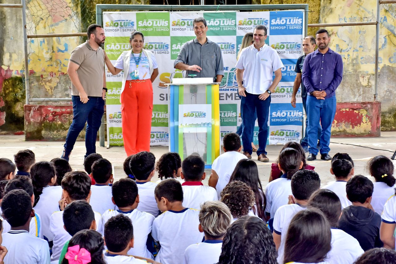 Prefeito Eduardo Braide inicia obra de reforma completa da quadra poliesportiva da U.E.B. Professor João de Souza Guimarães, na Divineia Prefeito Eduardo Braide inicia obra de reforma completa da quadra poliesportiva da U.E.B. Professor João de Souza Guimarães, na Divineia