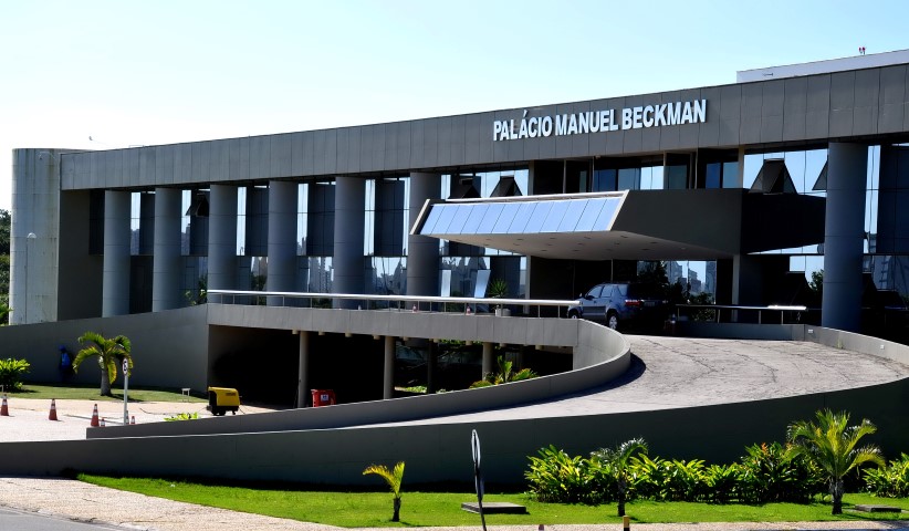 ALEMA: divulga NOTA sobre declaração de Mical Damasceno de encher plenário de macho ALEMA: divulga NOTA sobre declaração de Mical Damasceno de encher plenário de macho