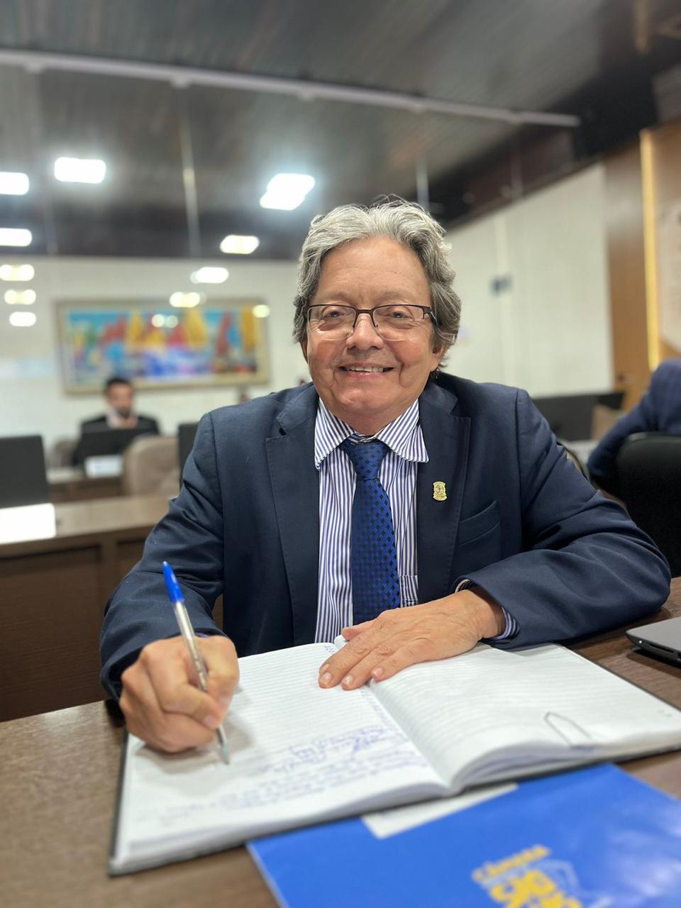 Abril Azul: Dr. Gutemberg destaca Leis em benefícios da pessoa com Autismo Abril Azul: Dr. Gutemberg destaca Leis em benefícios da pessoa com Autismo