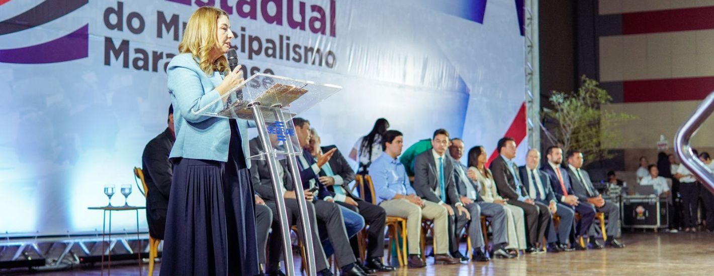 Iracema Vale ressalta importância da colaboração para fortalecimento dos municípios durante congresso da Famem