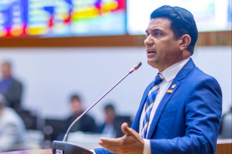 Wellington do Curso defende professores e solicita ao Ministério Público e a PF que investigue o SINPROESEMMA Wellington do Curso defende professores e solicita ao Ministério Público e a PF que investigue o SINPROESEMMA