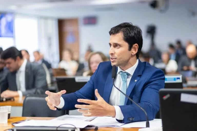 Presidente da Câmara convoca Duarte Jr. para discutir atualização da Lei dos Planos de Saúde Presidente da Câmara convoca Duarte Jr. para discutir atualização da Lei dos Planos de Saúde