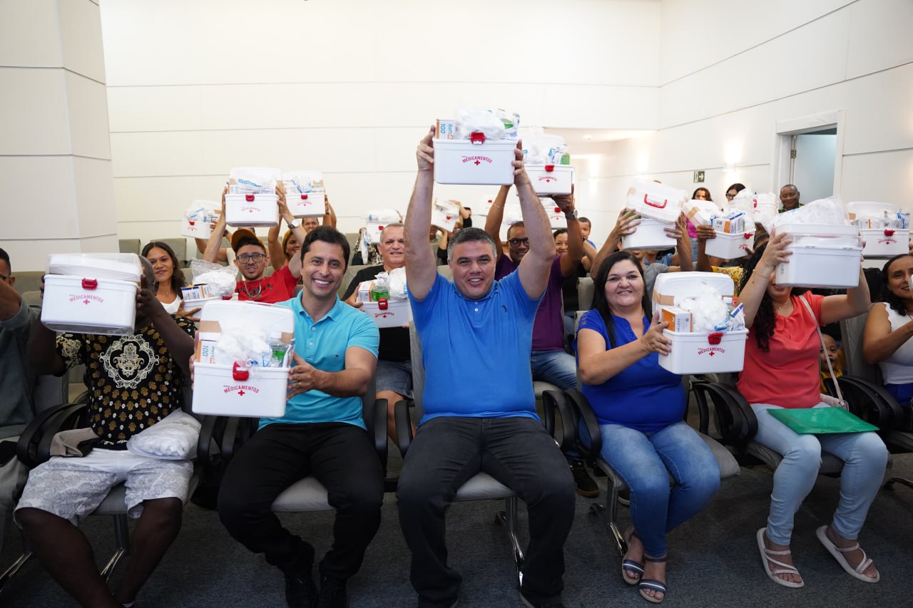Duarte Jr. entrega EPIs a cuidadores e monitores da Rede Municipal de Educação de São Luís Duarte Jr. entrega EPIs a cuidadores e monitores da Rede Municipal de Educação de São Luís