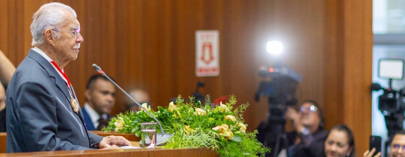 “Missão do político é servir”, diz José Sarney ao receber a Medalha ‘Manuel Beckman’ “Missão do político é servir”, diz José Sarney ao receber a Medalha ‘Manuel Beckman’