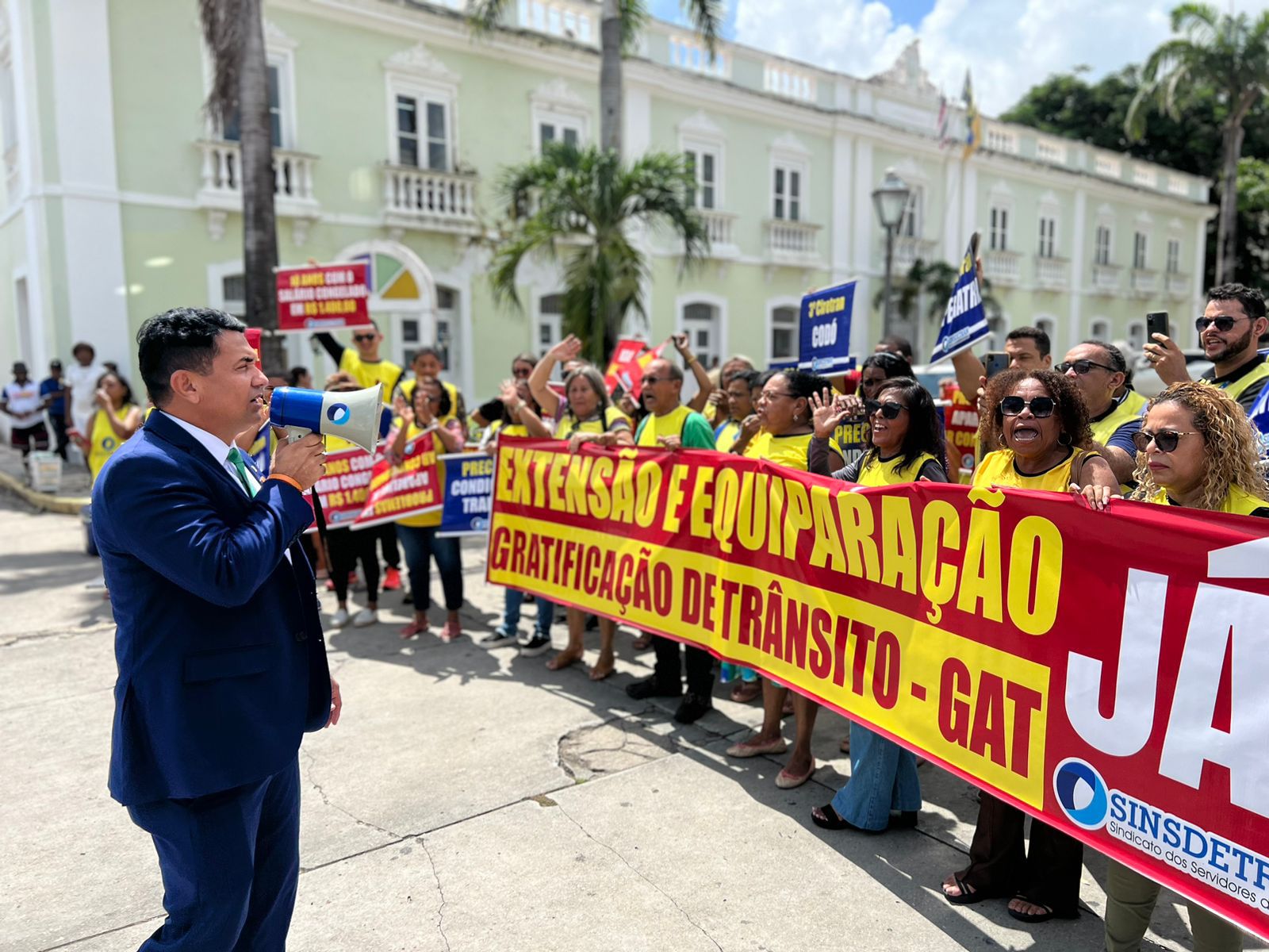 Wellington do Curso defende direitos dos servidores do DETRAN durante manifestação Wellington do Curso defende direitos dos servidores do DETRAN durante manifestação