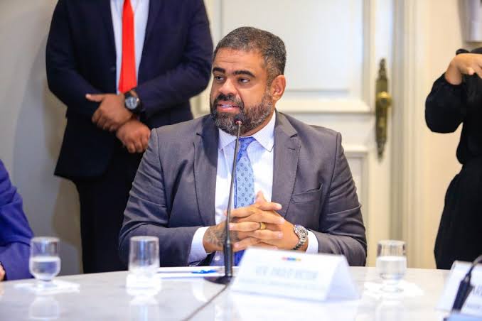 Paulo Victor participa de assinatura de ordem de serviço de duas obras de mobilidade na região metropolitana Paulo Victor participa de assinatura de ordem de serviço de duas obras de mobilidade na região metropolitana