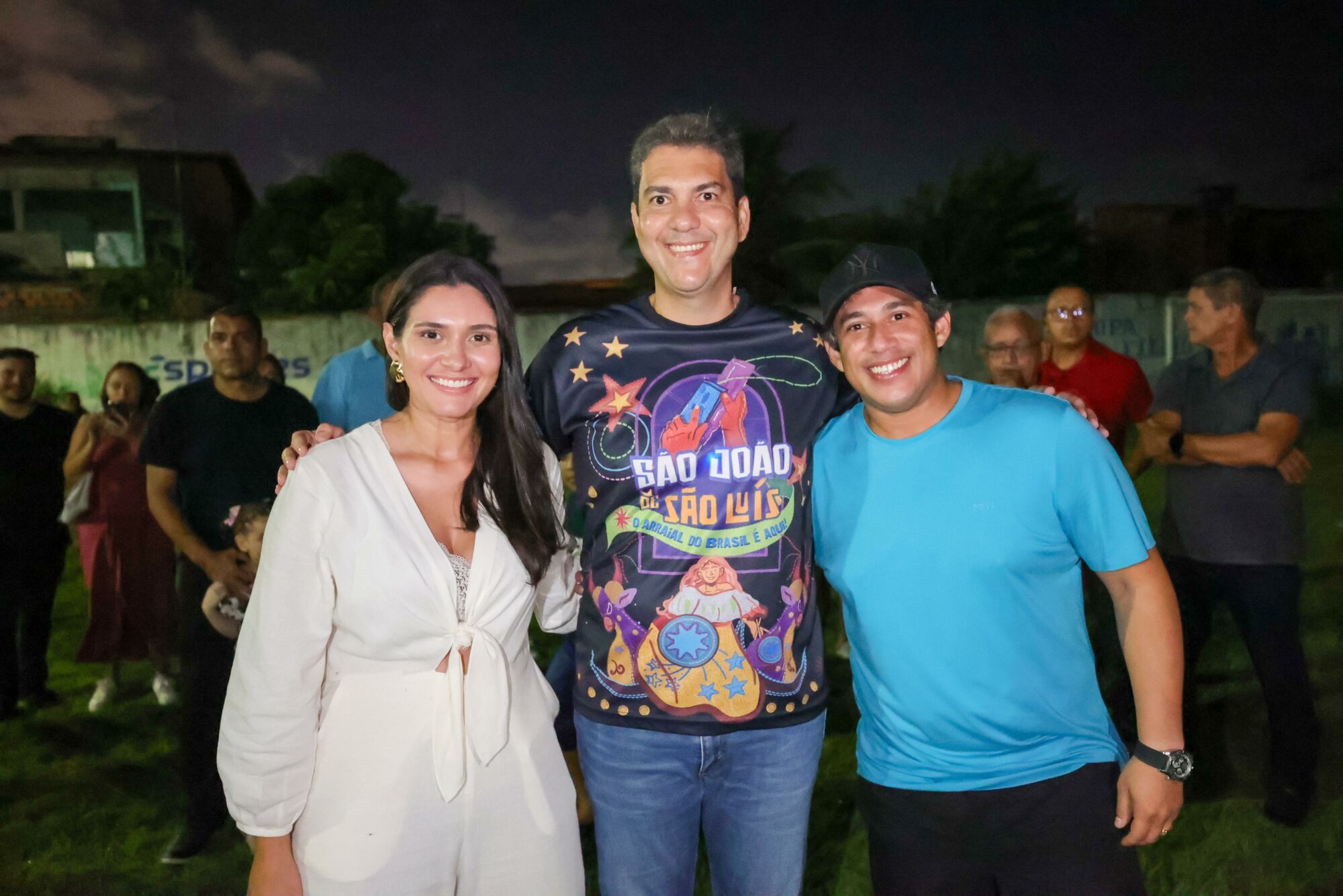Com Osmar Filho e Clara Gomes, Eduardo Braide entrega iluminação de Led no Estádio Beira-Rio, na Ilhinha Com Osmar Filho e Clara Gomes, Eduardo Braide entrega iluminação de Led no Estádio Beira-Rio, na Ilhinha