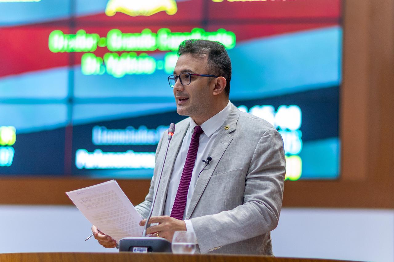 Yglésio aponta dois pesos e duas medidas de parlamentares da base aliada em relação ao governador Yglésio aponta dois pesos e duas medidas de parlamentares da base aliada em relação ao governador