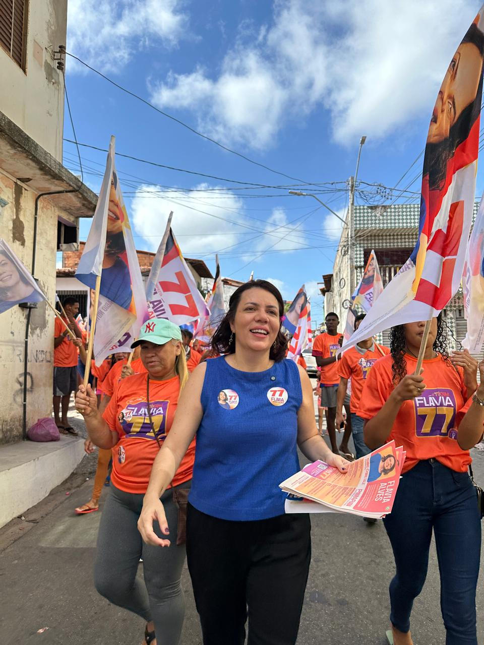 Flávia Alves realiza caminhada no Anjo da Guarda Flávia Alves realiza caminhada no Anjo da Guarda