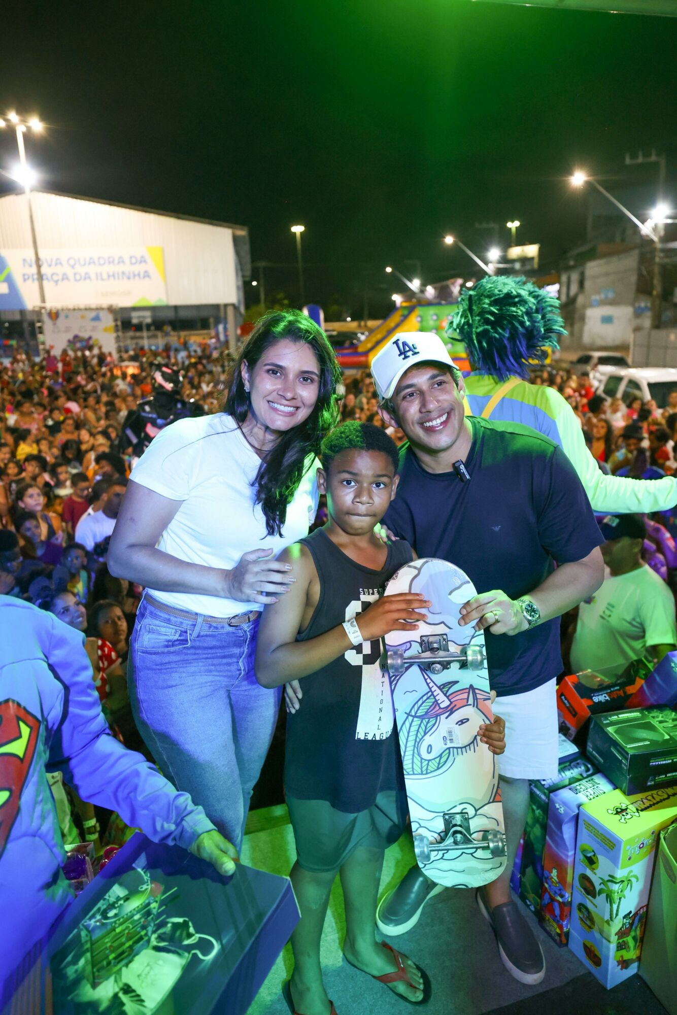 Osmar Filho e Clara Gomes realizam festa para as crianças na região do São Francisco Osmar Filho e Clara Gomes realizam festa para as crianças na região do São Francisco