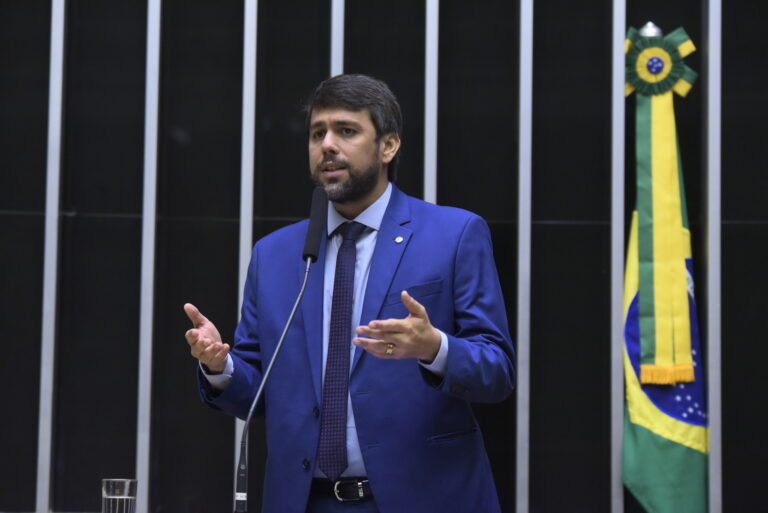 Pedro Lucas apresenta proposta de ampliação do seguro-defeso para pescadores da Amazônia Legal Pedro Lucas apresenta proposta de ampliação do seguro-defeso para pescadores da Amazônia Legal