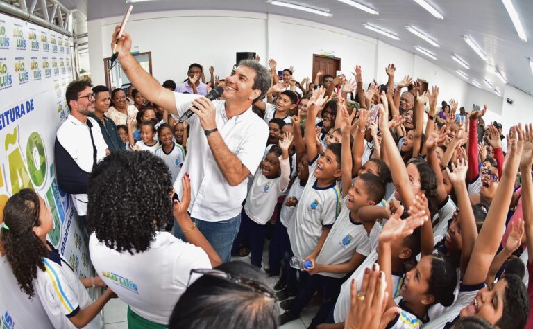 Prefeito Eduardo Braide entrega escola na Vila Lobão totalmente reformada Prefeito Eduardo Braide entrega escola na Vila Lobão totalmente reformada