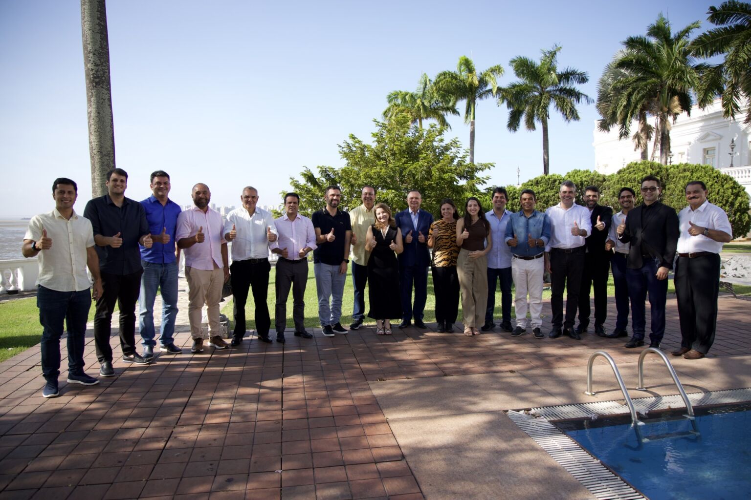 Carlos Brandão reúne aliados; prega união; e destaca Roberto Costa para Famem Carlos Brandão reúne aliados; prega união; e destaca Roberto Costa para Famem