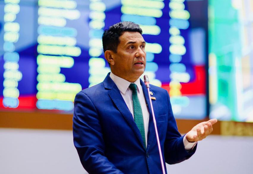 Deputado Wellington solicita cronograma para realização de concursos de professores no governo e prefeitura Deputado Wellington solicita cronograma para realização de concursos de professores no governo e prefeitura