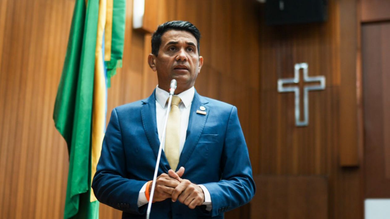 Deputado Wellington destaca lei de sua autoria que institui o “Dezembro Verde” e combate o abandono e maus tratos de animais Deputado Wellington destaca lei de sua autoria que institui o “Dezembro Verde” e combate o abandono e maus tratos de animais
