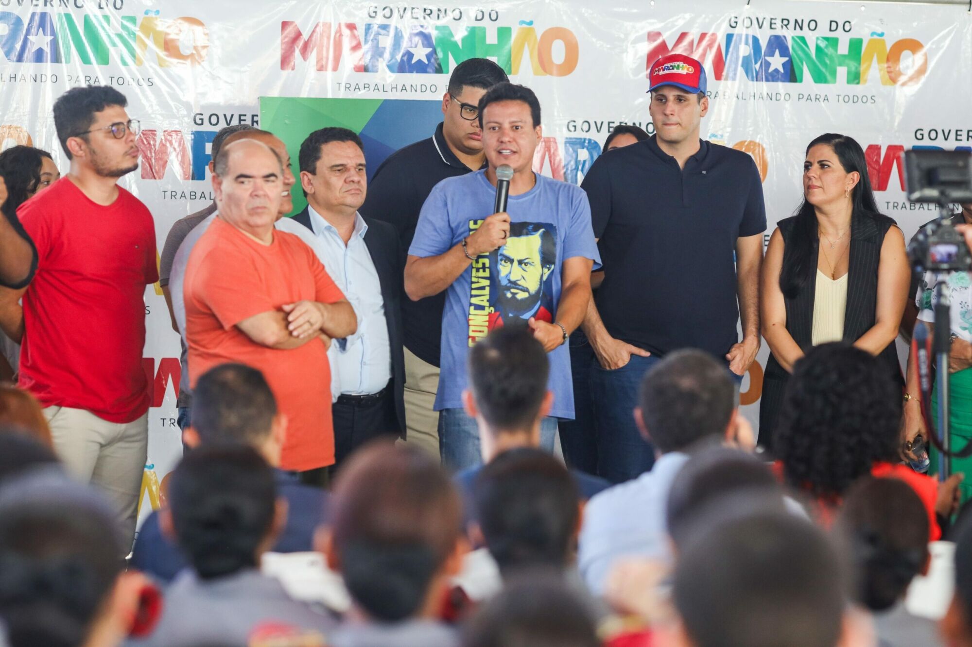 Felipe Camarão entrega obras educacionais na Vila Palmeira, em São Luís Felipe Camarão entrega obras educacionais na Vila Palmeira, em São Luís